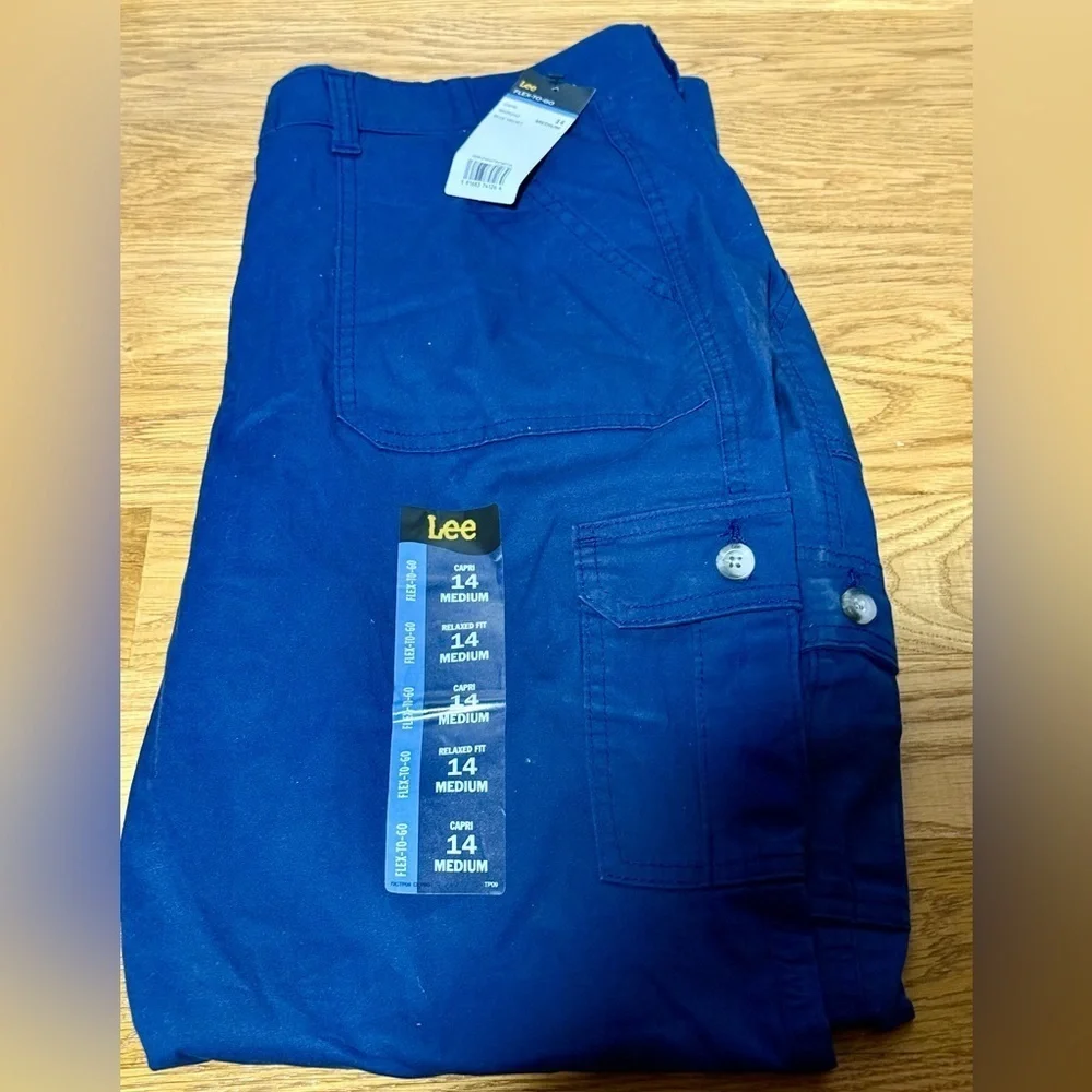 Women New Lee Relaxed Fit Mid Rise Capri Pants Size 14/M​​​​ - Picture 2 of 3